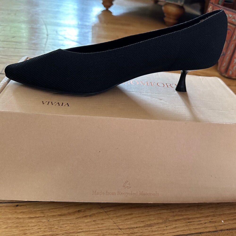 brand new Vivaia black pumps - comfort and sustainability!